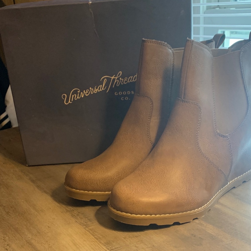Universal Thread Tan Leather Boots